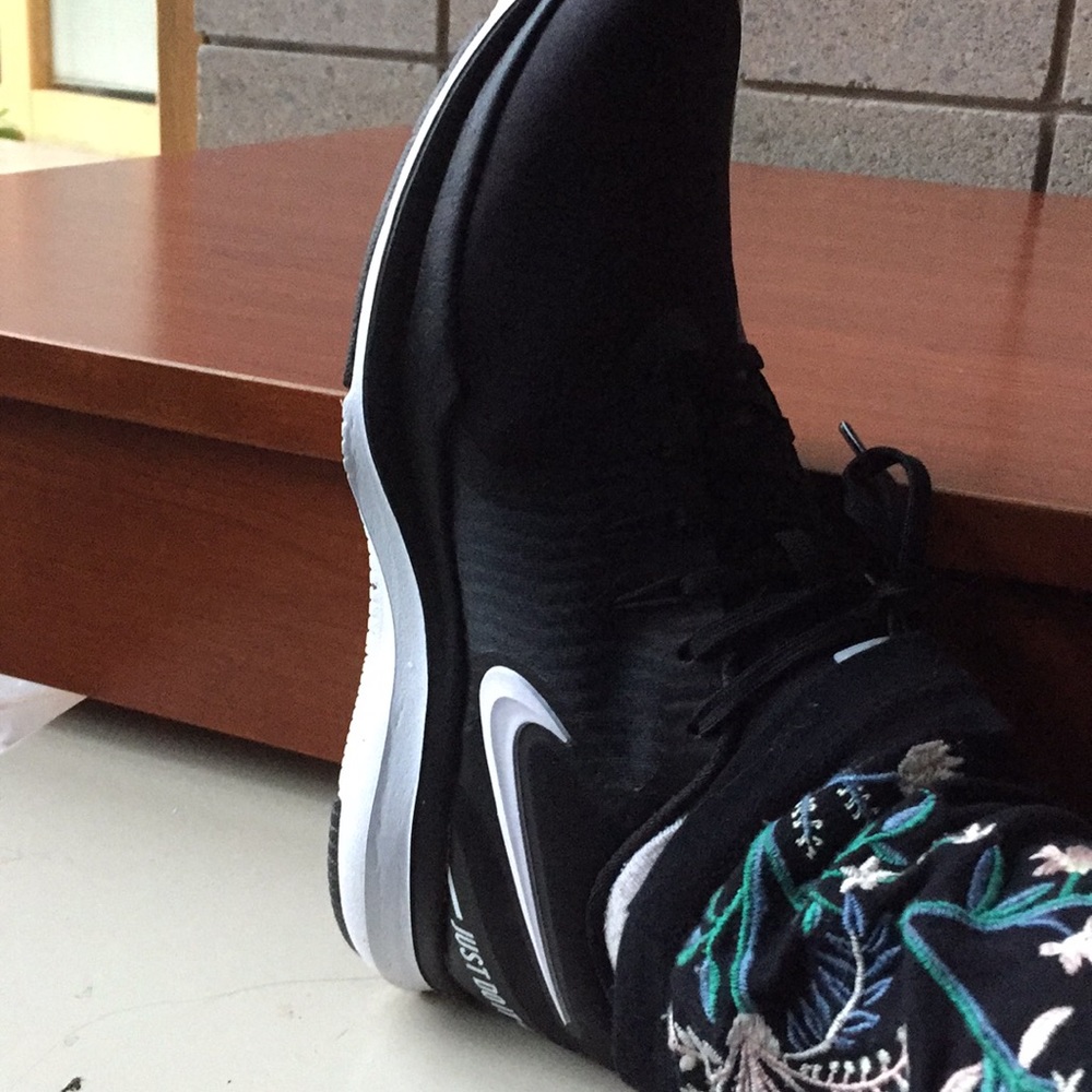 Nike sneakers size 7